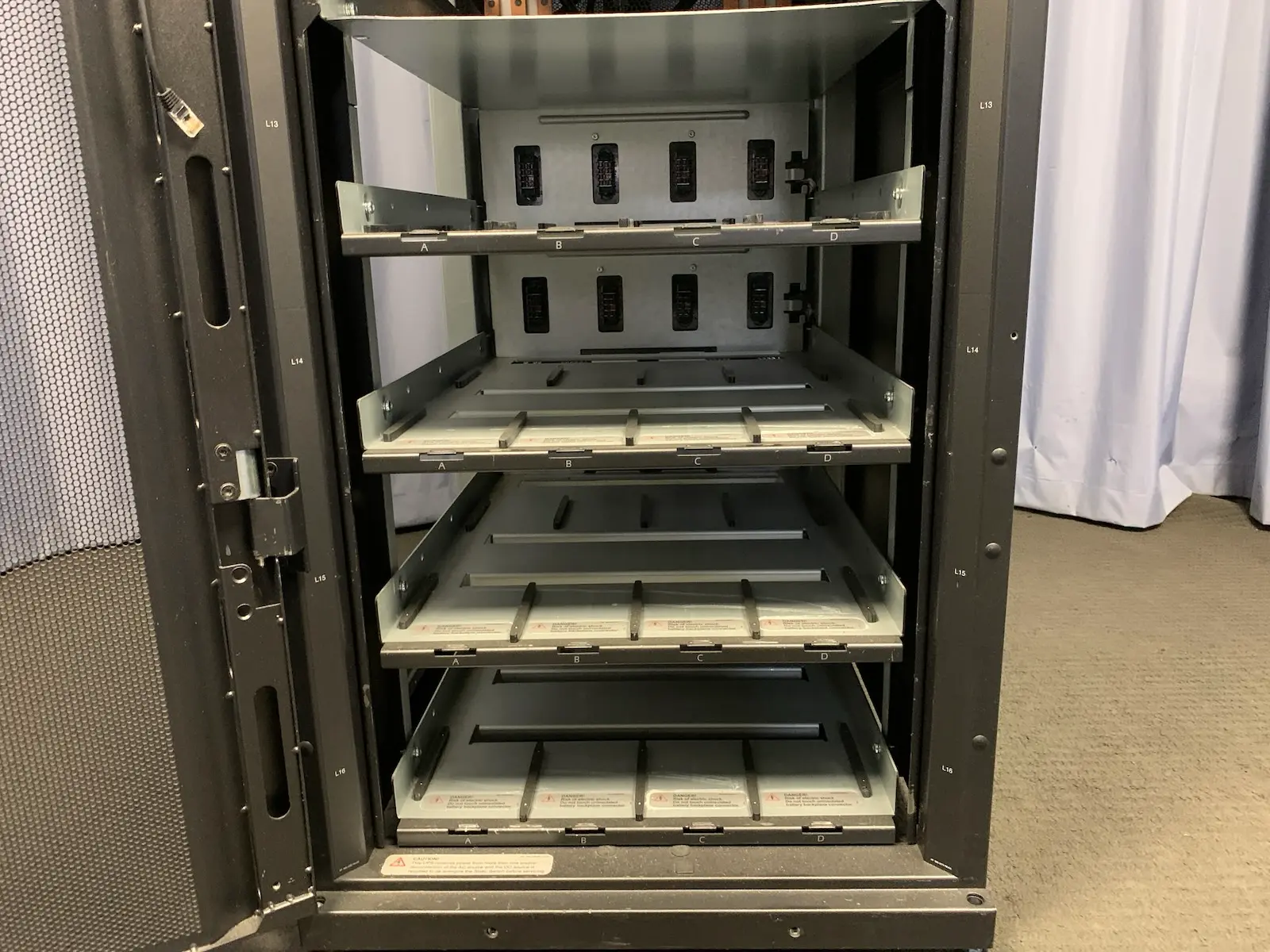 APC Symmetra PX 48kW Scalable 3-Phase 400V UPS Enclosure Frame SYCF48KH 42U