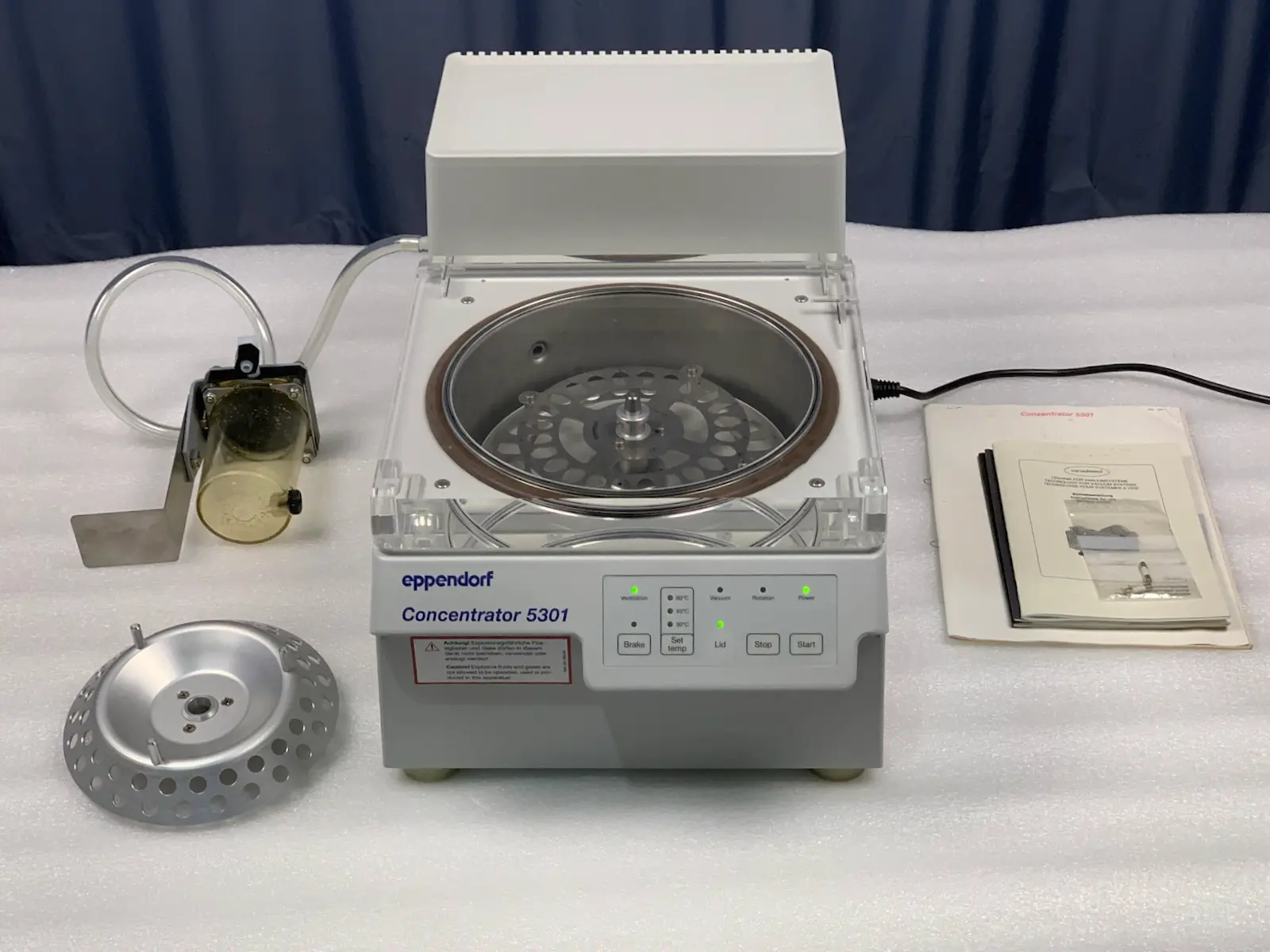 Eppendorf Concentrator 5301 Vacufuge Vacuum System w/ F45-24-12 Rotor & Manuals