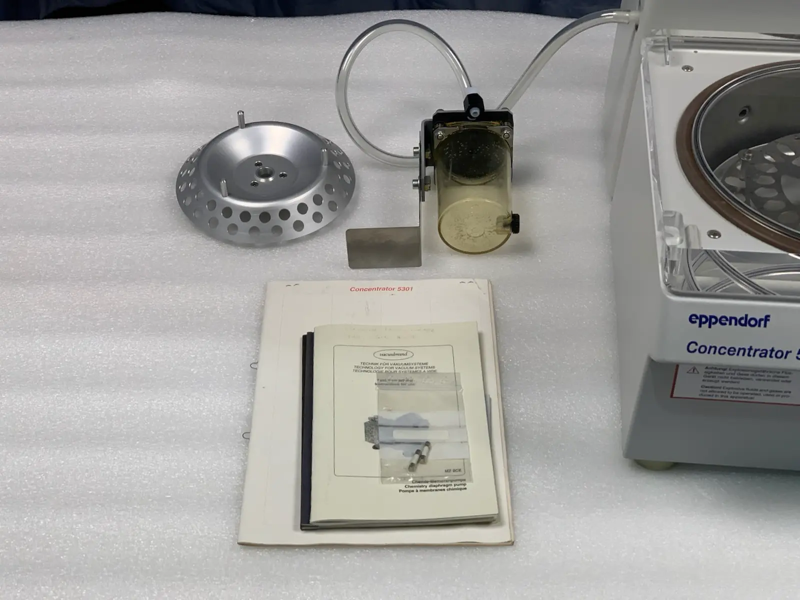 Eppendorf Concentrator 5301 Vacufuge Vacuum System w/ F45-24-12 Rotor & Manuals