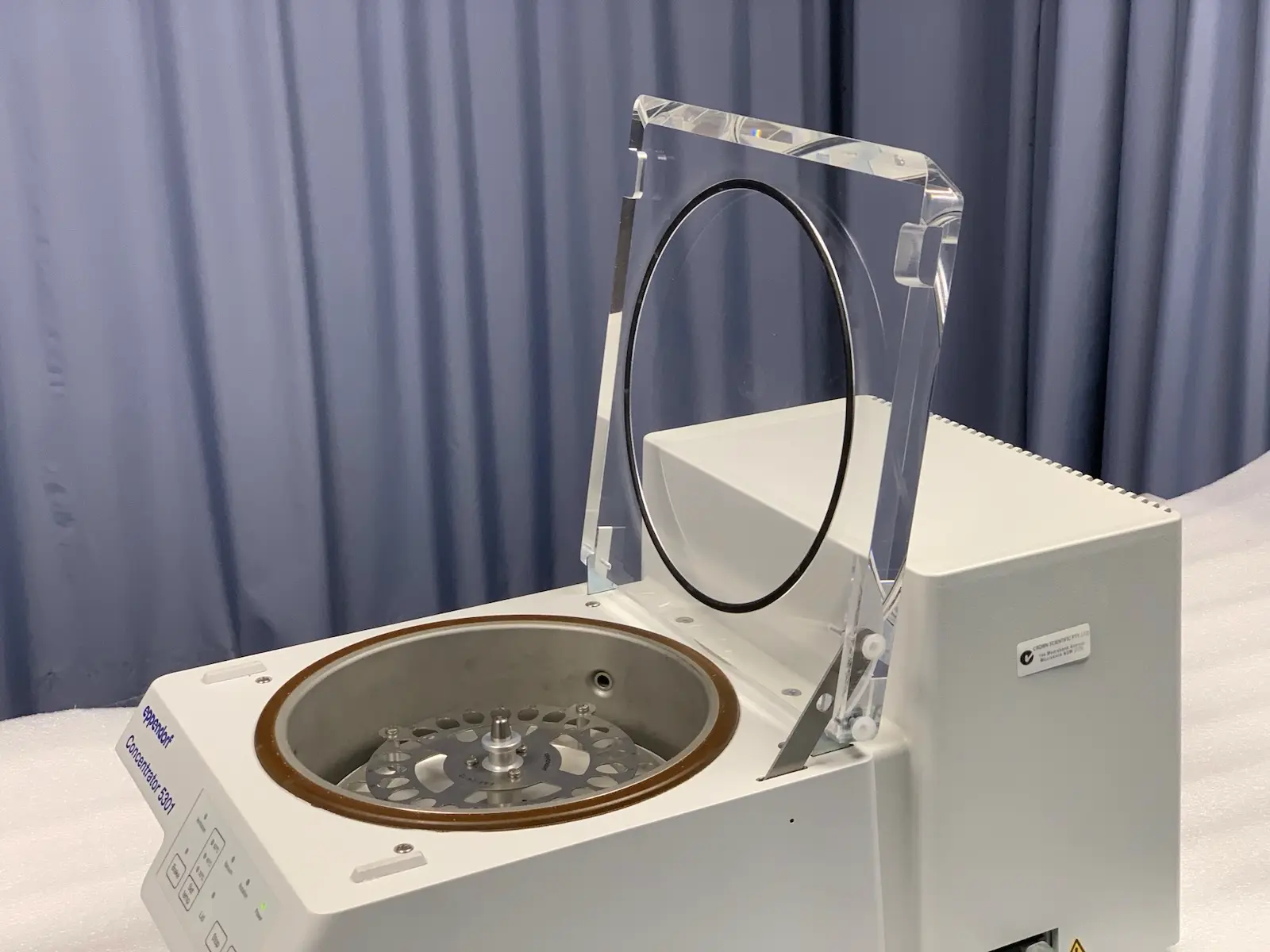 Eppendorf Concentrator 5301 Vacufuge Vacuum System w/ F45-24-12 Rotor & Manuals