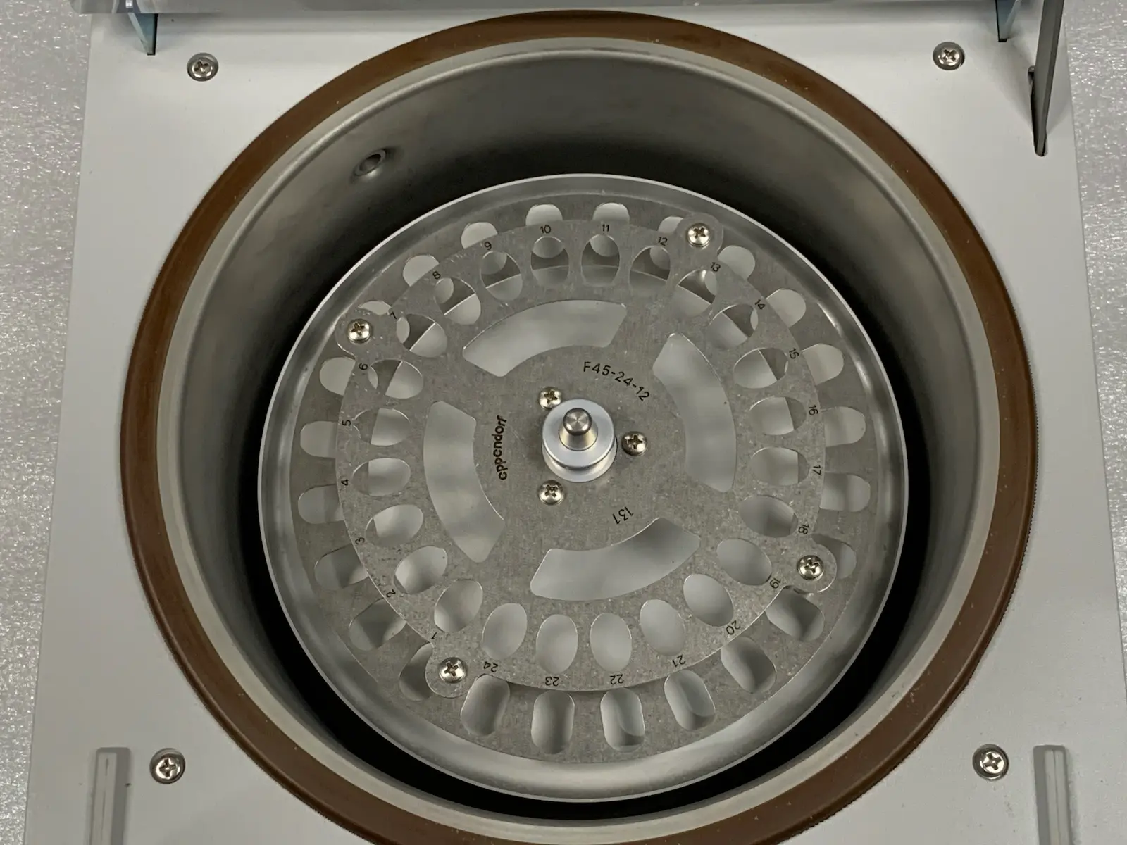 Eppendorf Concentrator 5301 Vacufuge Vacuum System w/ F45-24-12 Rotor & Manuals