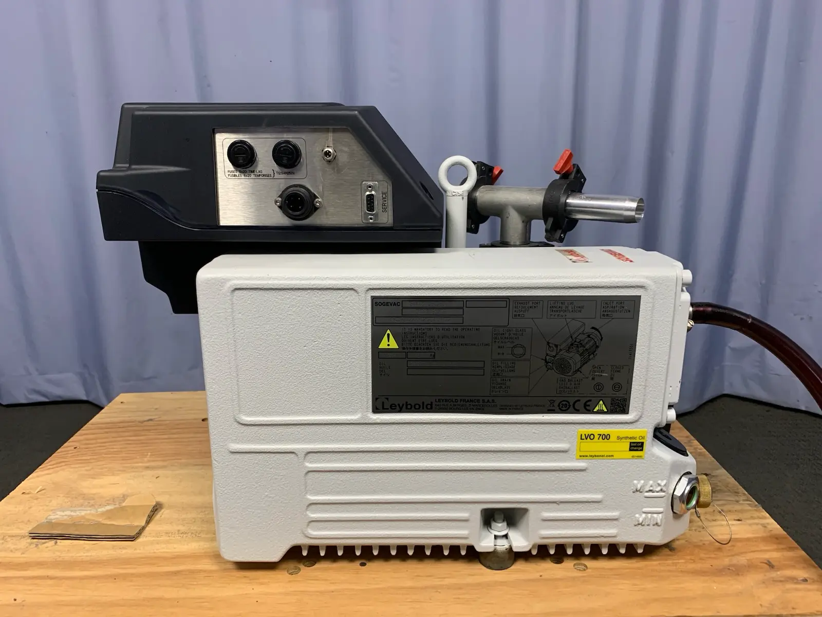 Leybold Sogevac SV40 BI Rotary Vacuum Pump + Victor HPT500 Gauges