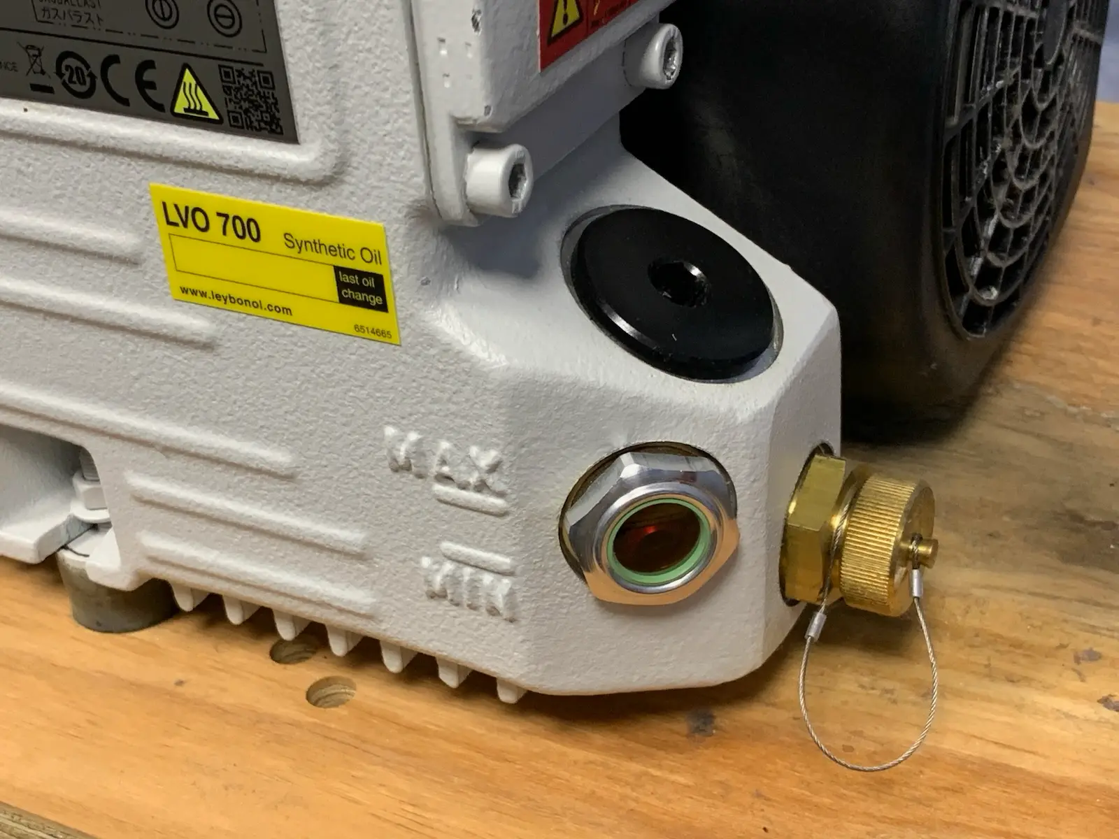 Leybold Sogevac SV40 BI Rotary Vacuum Pump + Victor HPT500 Gauges