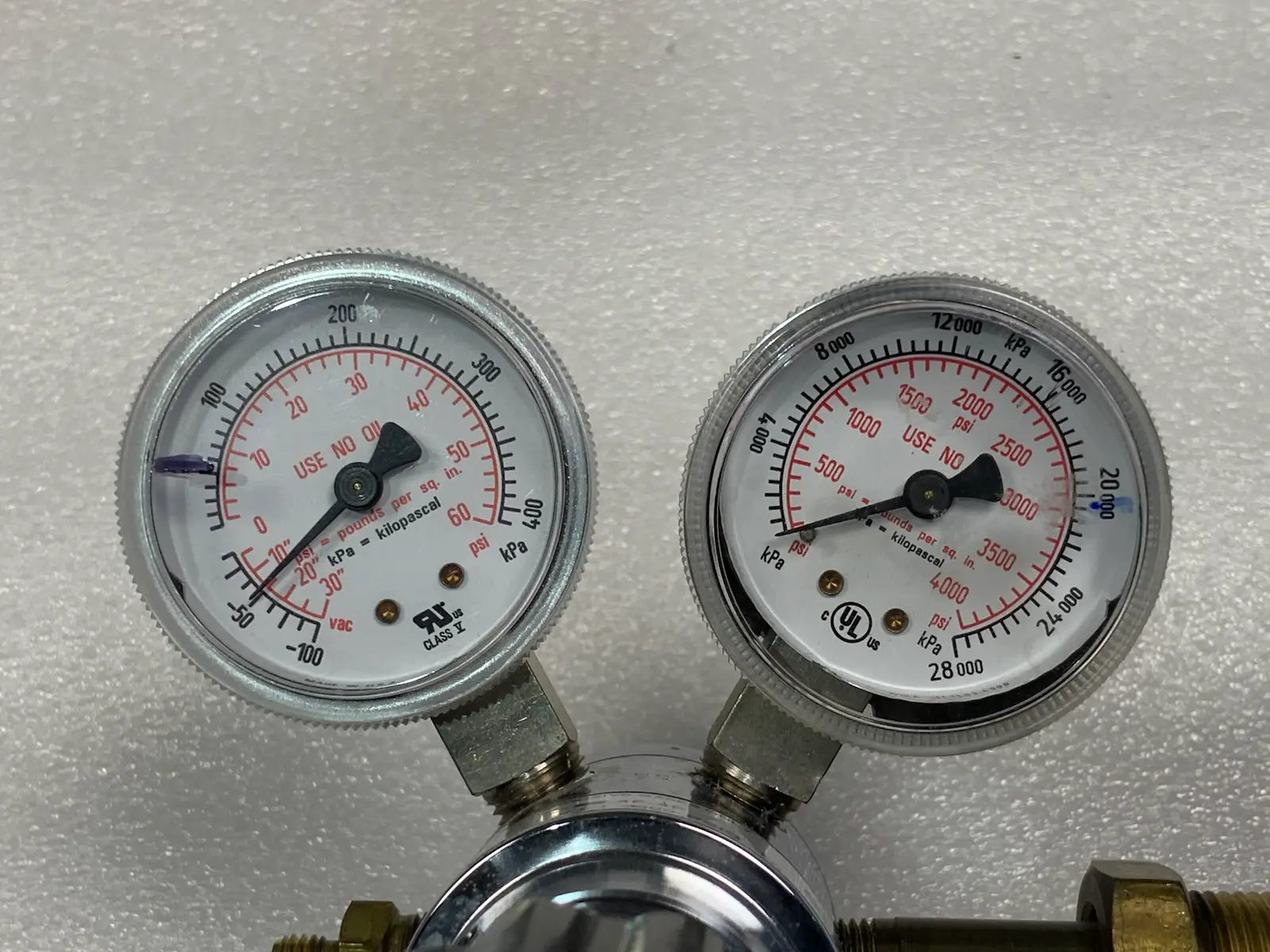 Leybold Sogevac SV40 BI Rotary Vacuum Pump + Victor HPT500 Gauges