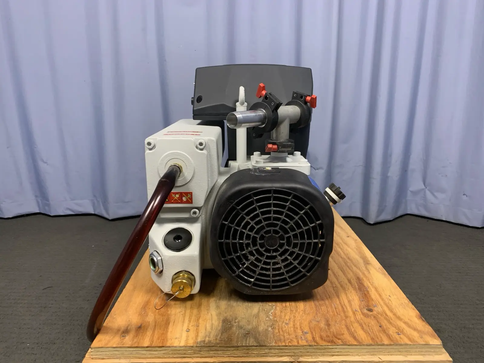 Leybold Sogevac SV40 BI Rotary Vacuum Pump + Victor HPT500 Gauges