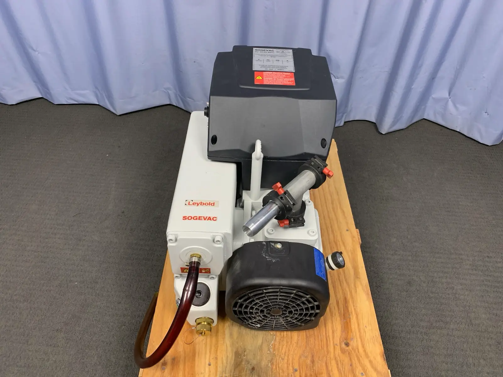 Leybold Sogevac SV40 BI Rotary Vacuum Pump + Victor HPT500 Gauges