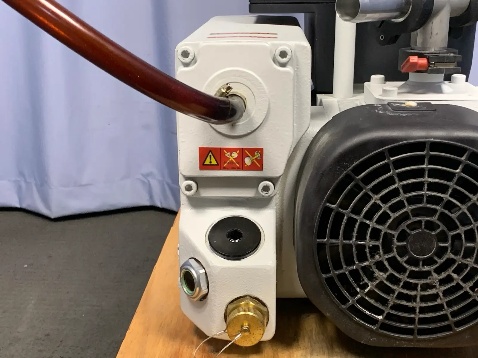 Leybold Sogevac SV40 BI Rotary Vacuum Pump + Victor HPT500 Gauges