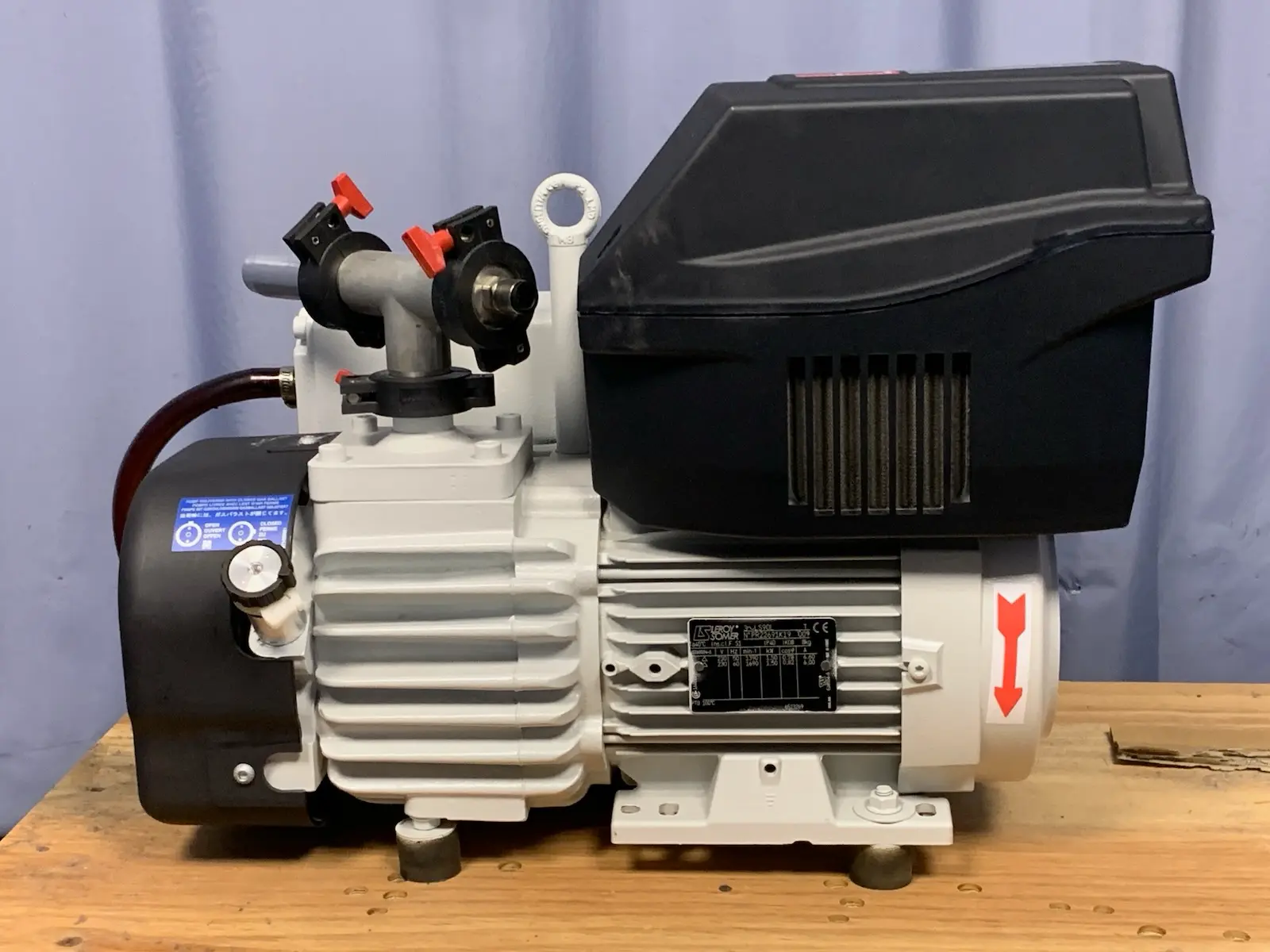 Leybold Sogevac SV40 BI Rotary Vacuum Pump + Victor HPT500 Gauges