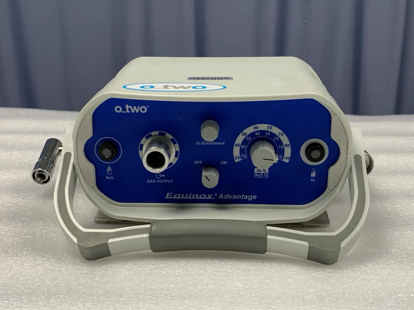 O-Two Equinox Advantage w Hoses & Accessories