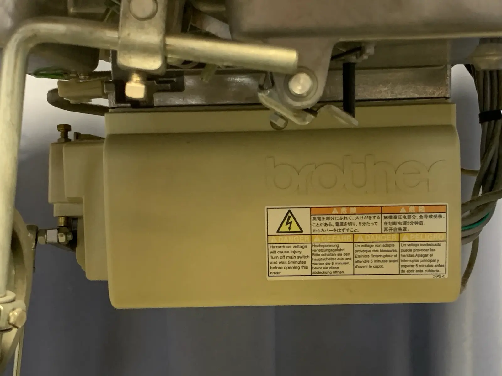 Brother S-7200A Industrial Direct Drive Lockstitch Sewing Machine