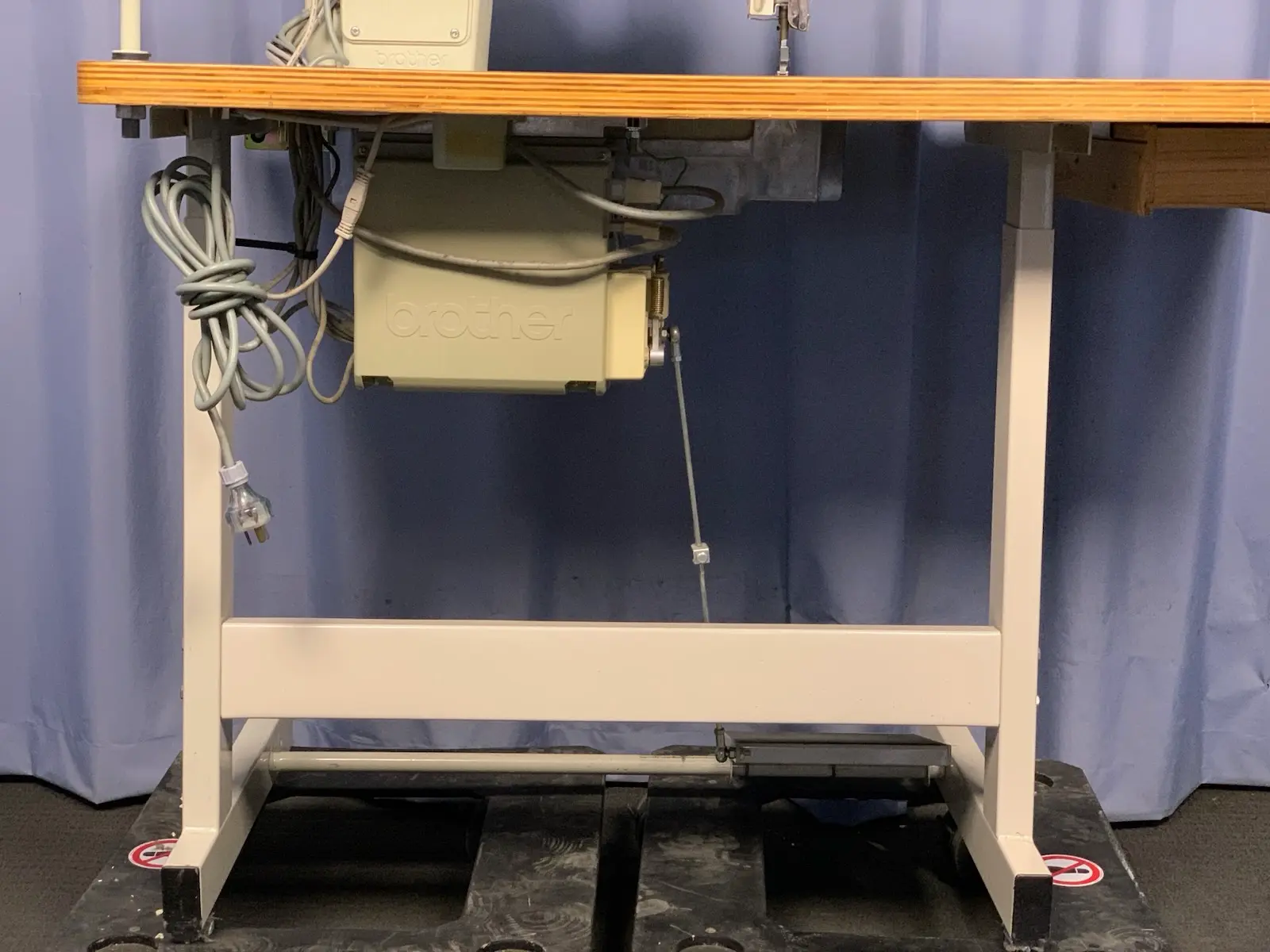 Brother S-7200A Industrial Direct Drive Lockstitch Sewing Machine